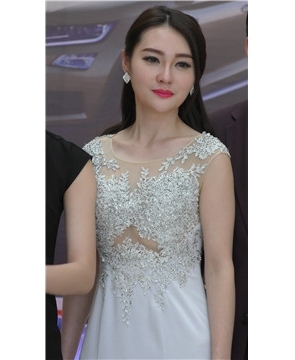 4k-文静甜美车展漂亮嫩模