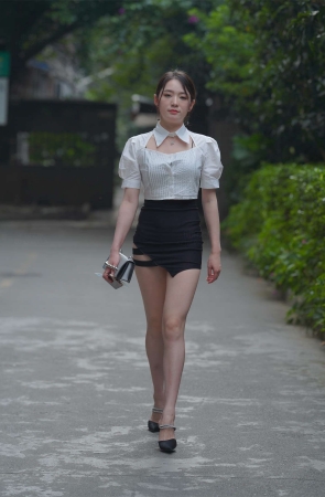 黑白搭配魅力短裙