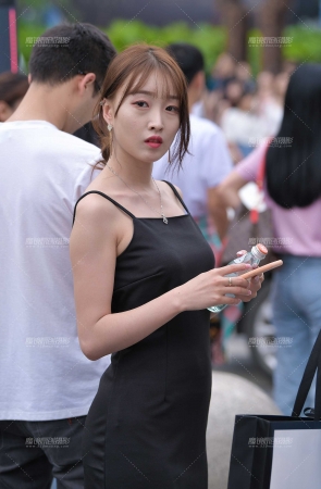 性感美背小姐姐