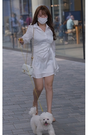 遛狗的丰腴白裙妹子(82P)[1.73G/JPG]