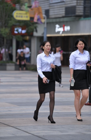 高跟黑丝职业制服OL御姐