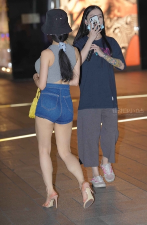 夜拍极品身材美女