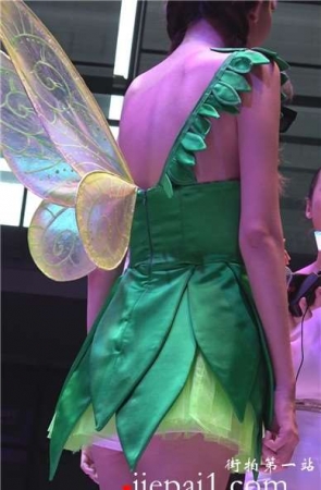 化身为一只小蜜蜂的小清新美眉。