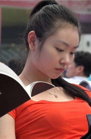 4K 银白人字拖裸足美女小姐姐 [7.01 GB]