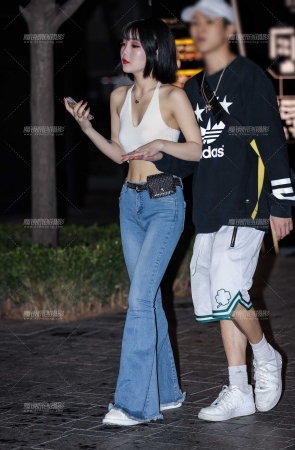 第1389篇紧致牛仔美女