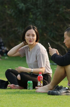 No1593 气质超好的女孩举手投足之间都散发着美女的自信和魅力