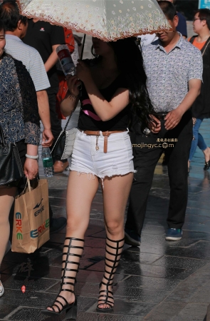 两个热裤，一个美胸，月牙（25P）