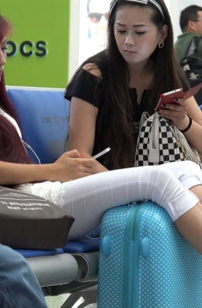 4K – 粉色人字拖女子 [1.13 GB/MP4]