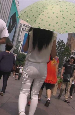 小清新高颜值紧身白裤美丽小姐姐 [737 MB]