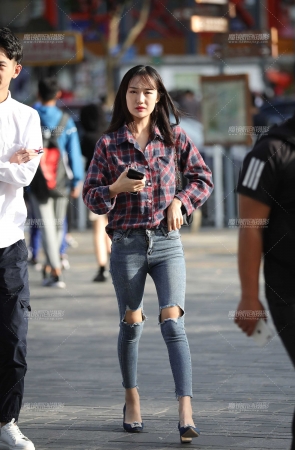 美腿女孩 往上提提腿更美