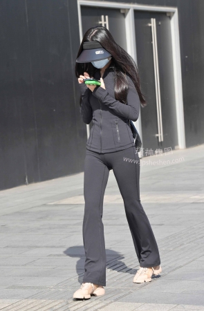 23512-4=63√黑色紧身裤，好鼓～ 13P