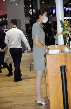 车展前台 肉 丝高 跟累了想脱鞋