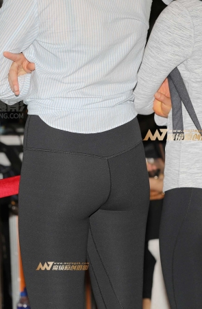 露腰，性感，翘臀 美眉