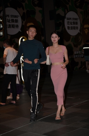 2277-32+56韵味的少妇