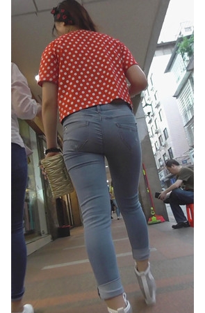 丰满牛仔紧身美女