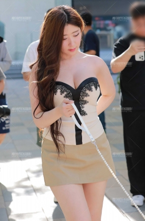 黄色包臀裙女神