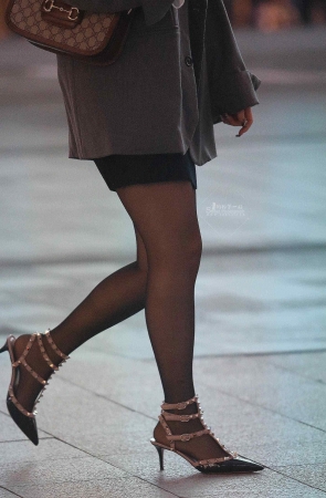 黑丝街拍高跟shaofu