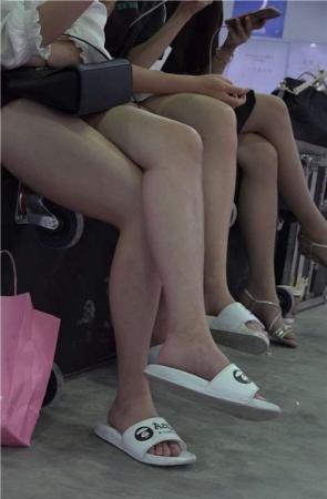 2018CJ小清新嫩腿showgirl少女 [760 MB]