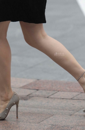 高跟街拍少妇-14P