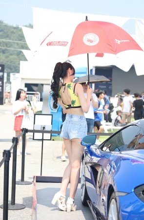 长腿美屯的韩国车模姐姐