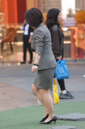 肉丝街拍高跟OL