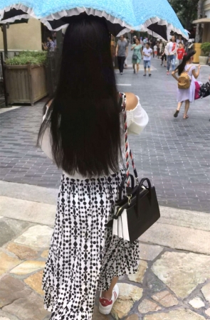 连衣长裙眼镜妹