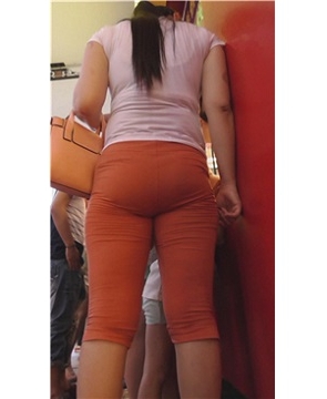 街拍肥臀紧身裤丰腴少妇 [1.32 GB]