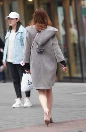 肉丝街拍高跟shaofu