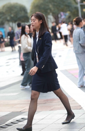 街拍黑丝职业装