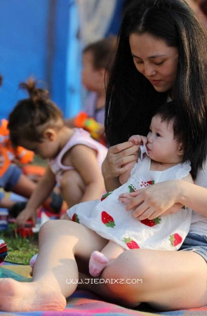 头发乌黑亮丽的温柔少F