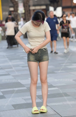 23722-2=83搭讪单眼皮清秀热裤女孩 18P