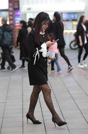 诱惑街拍黑丝高跟shaofu-13P