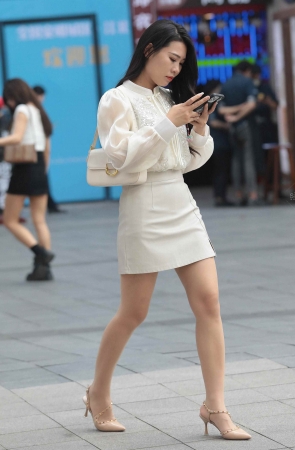 诱惑肉丝街拍高跟少妇-20P