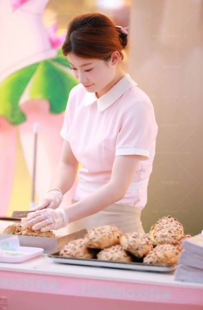 肉丝好利来小姐姐天生丽质【套图➕单反视频】 10P