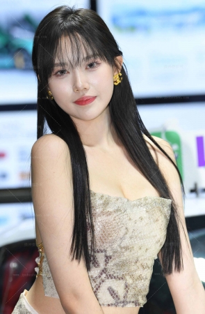 2439-32=47√美背性感吊带裙美女 16P