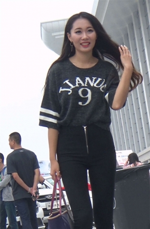 漂亮的脸蛋标准的大美妞