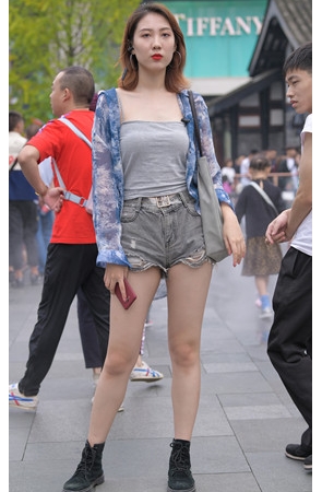 吊带美女(82P)[1.29G/JPG]