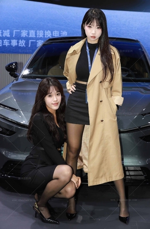 黑色连衣裙主播