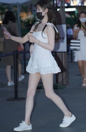 纯情气质肤白貌美