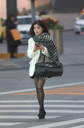 诱惑黑 丝高跟小姐姐