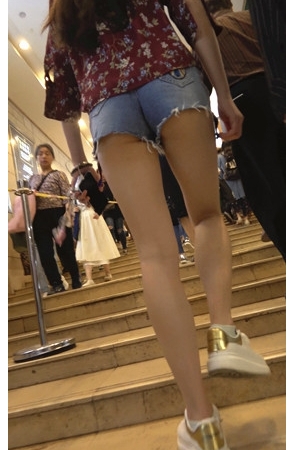 极品长腿月牙妹子 [896M/MP4]