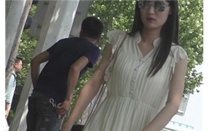 4k-甜美小清新公主裙美眉，鲜嫩多汁的玉足诱人