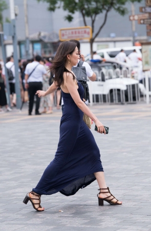 街拍丁内性感美女原图