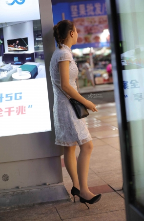 【街拍心灵】金店柜姐肉丝高跟街拍美腿