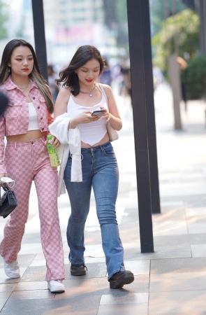 最近流行的布料上衣