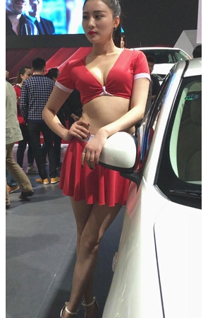 漂亮的性感红色短裙小姐姐