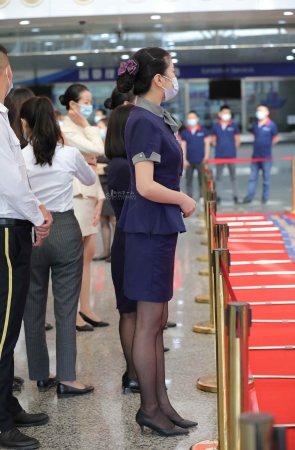 售 楼中心销 shou黑 丝高 跟脱鞋休息