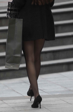 黑丝街拍高跟少妇