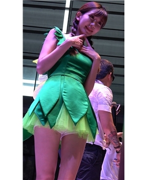 化身为一只小蜜蜂的小清新美眉。