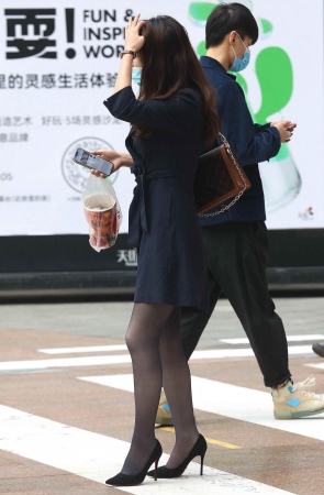 诱惑黑丝街拍高跟shaofu
